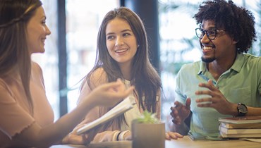 De lessen voor taalleerkrachten Engels richten zich specifiek op docenten die zelf geen moedertaalsprekers van het Engels zijn. Ze werden ontwikkeld om onderwijzers te helpen hun kennis op te frissen, nieuwe methodologieën en verschillende onderwijsmethodes te ontdekken en talrijke nieuwe ideeën en praktische activiteiten te leren die je kan implementeren in je eigen lessen.